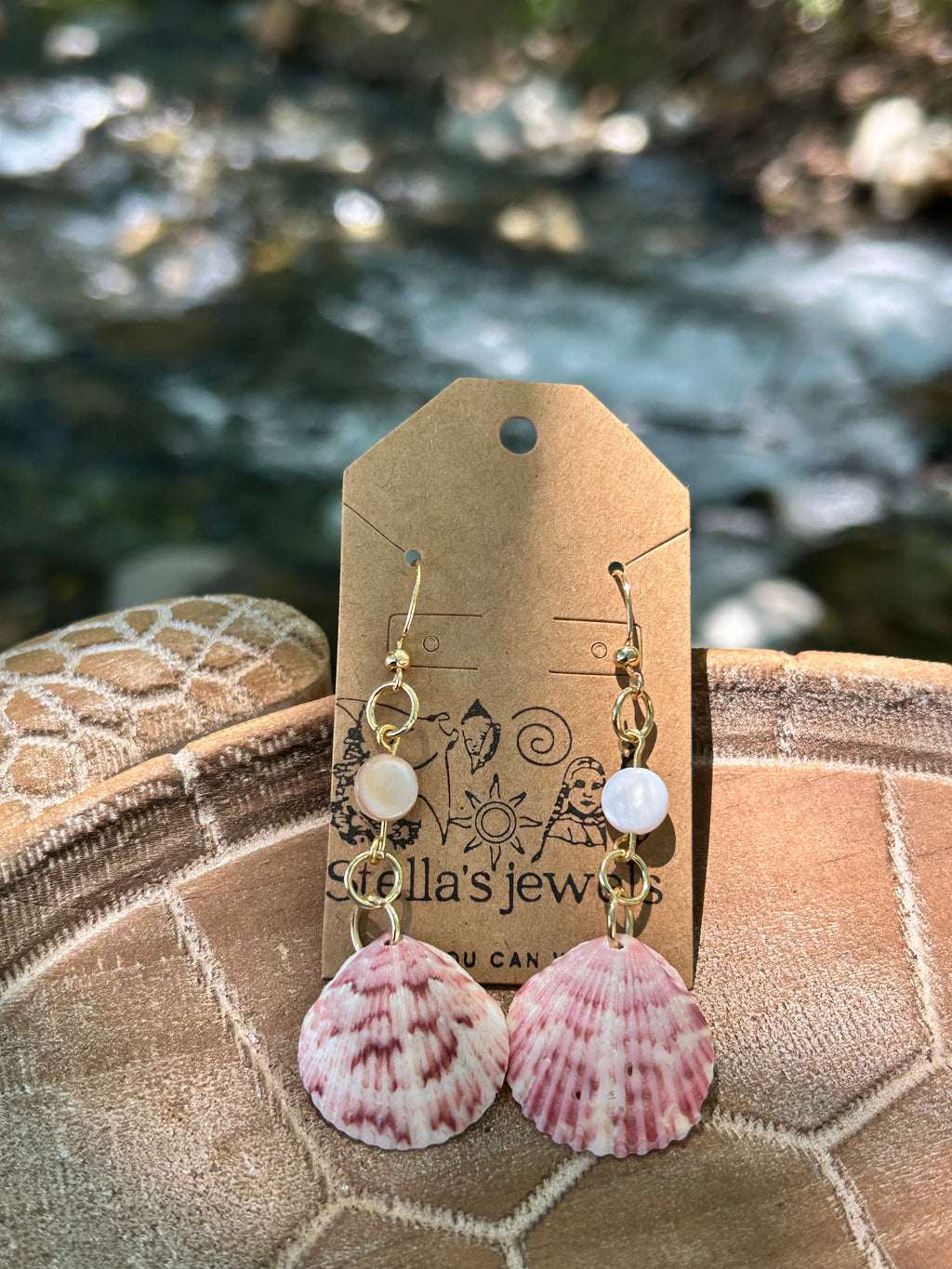 Rosey calico shell earrings (gold)