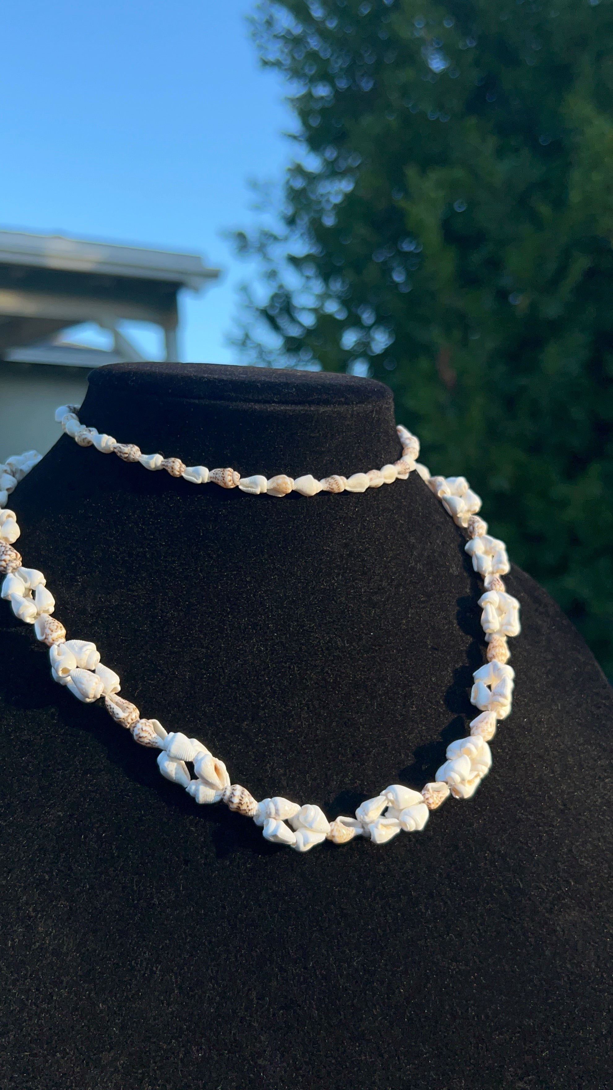 Cluster shell kiss necklace
