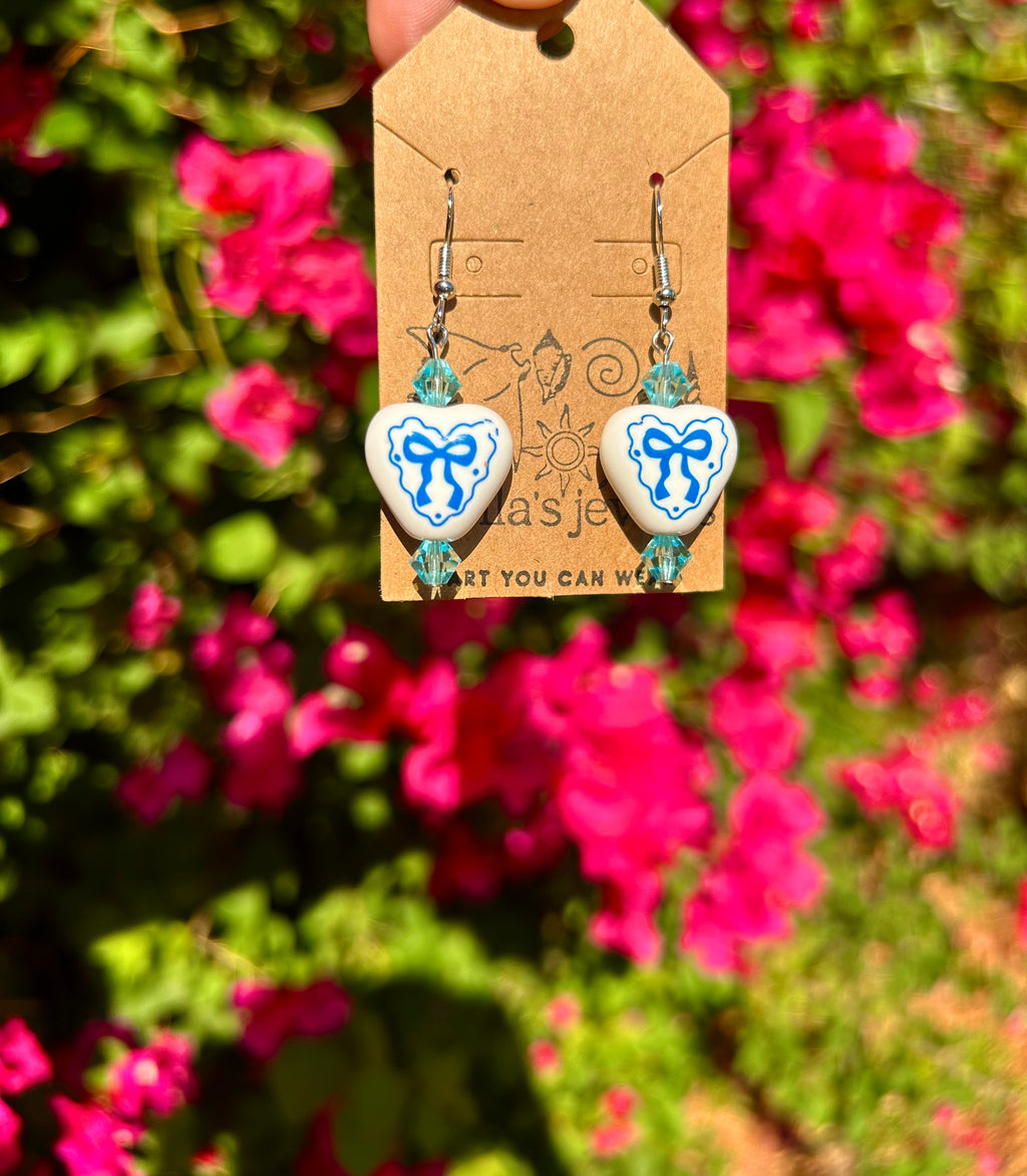 Cutesy bow earrings