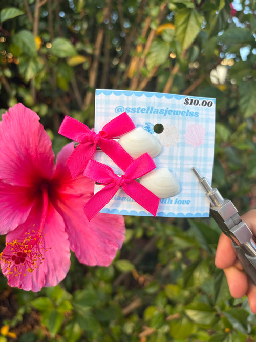 Bright pink coastal hair clip set