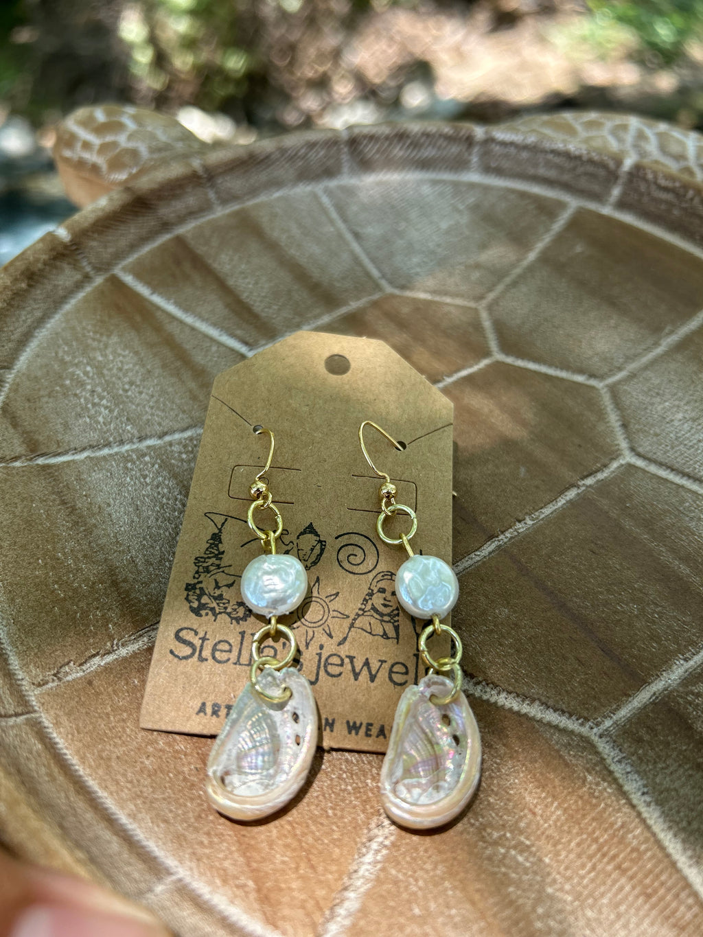 Abalone pearl earrings (gold)