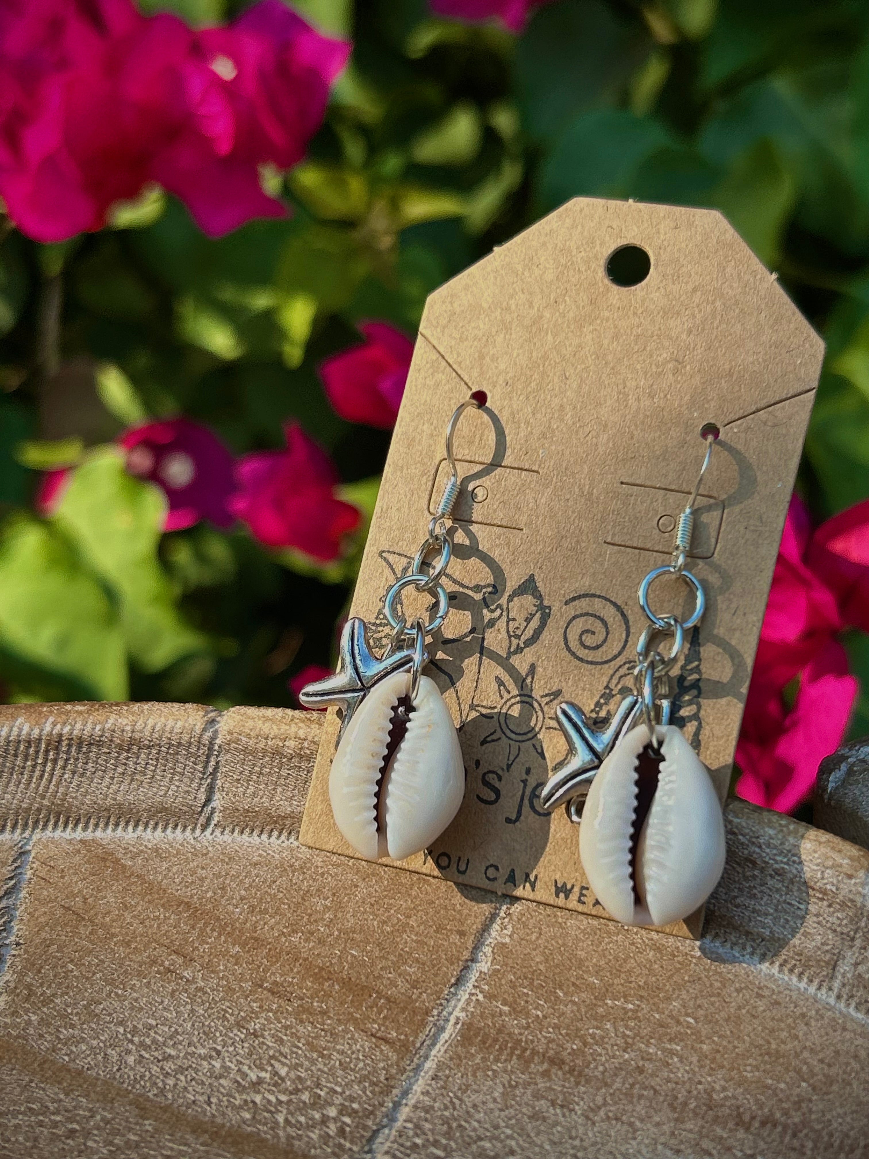 Cowrie star earrings (silver)