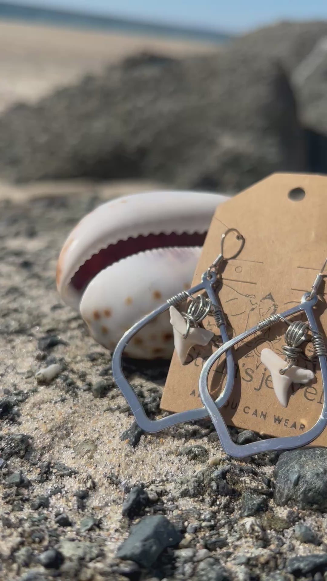 Shark tooth teardrop earrings (silver)